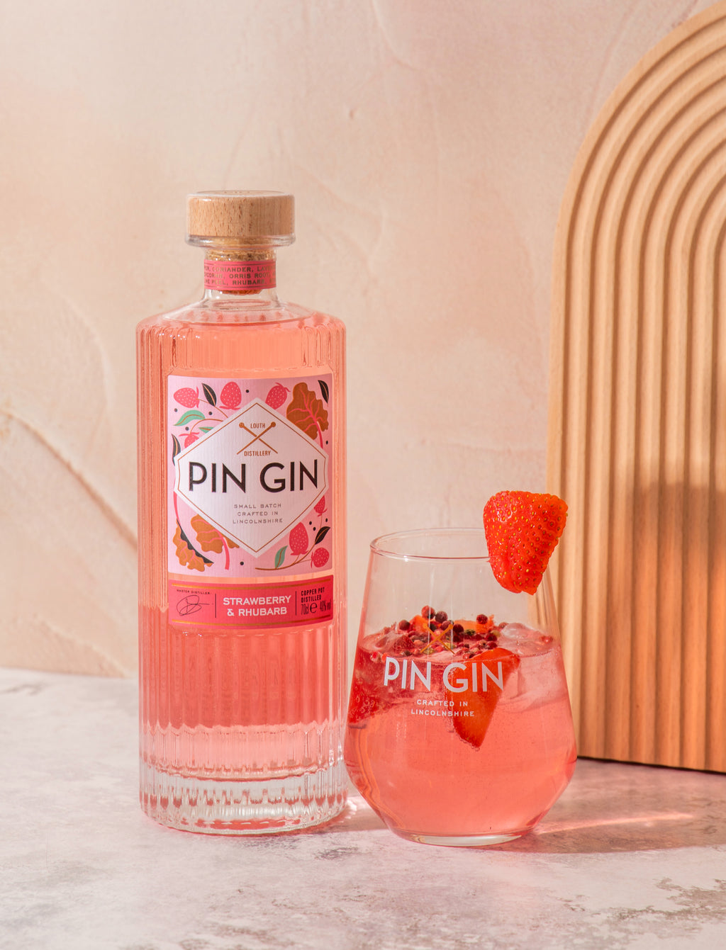 Pin Gin Strawberry & Rhubarb 70cl image 0