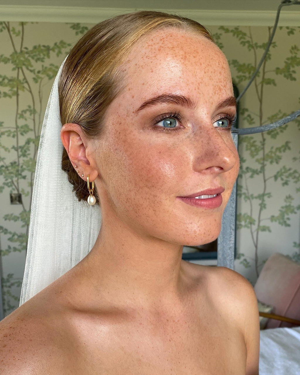 Summer Glam - Makeup Masterclass with Zara Findlay